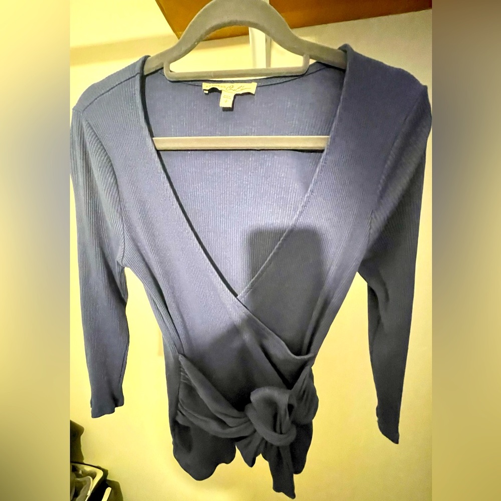 Express top, adjustable tie front/ or back, women’s size small.